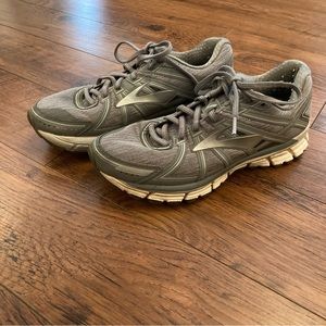 Brooks GTS 17 Sneakers Shoes Athletic Women’s Size 9 Gray Silver Athleisure